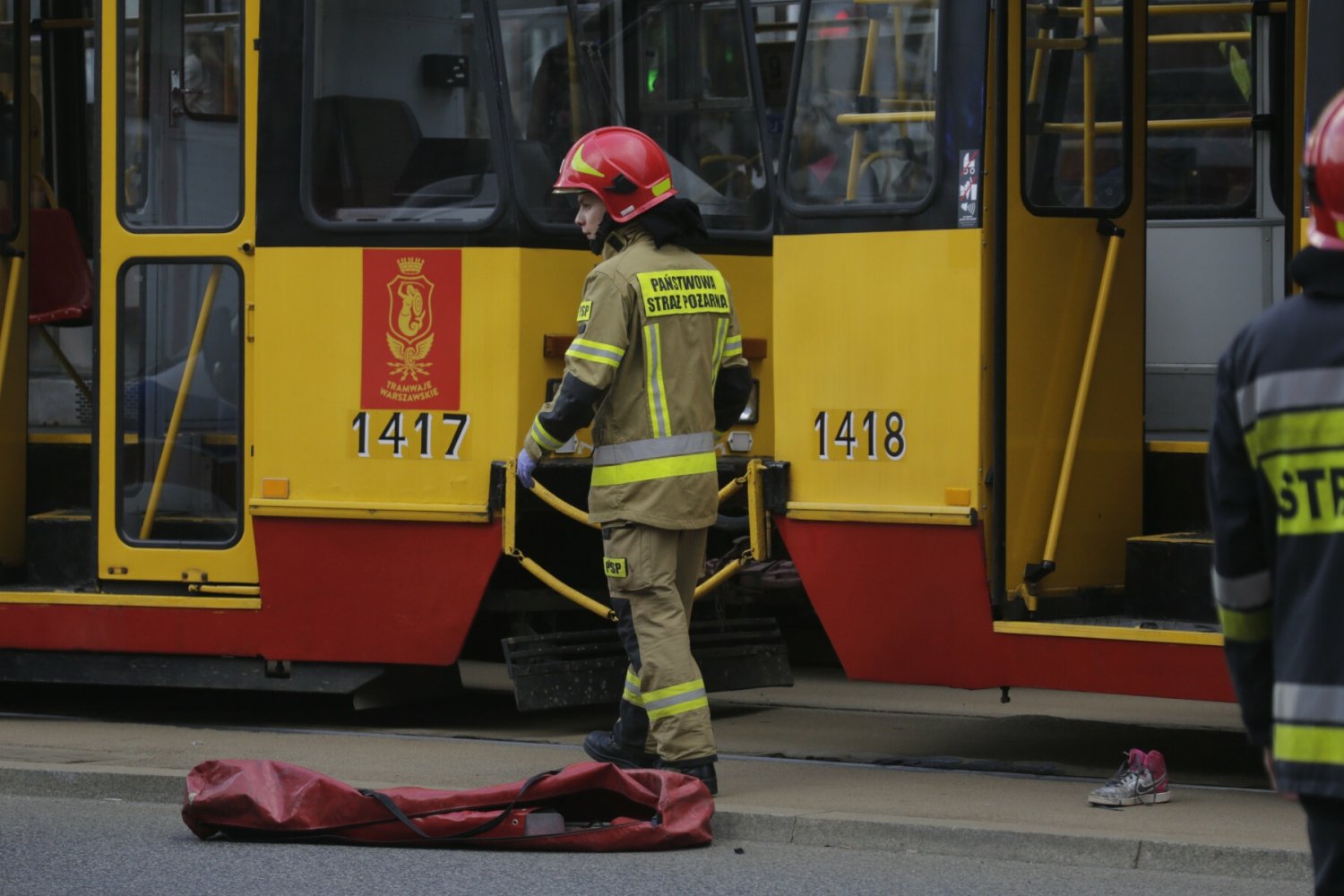 Tramwaj potrącił mężczyznę w Warszawie. Motorniczy miał tego nie zauważyć.