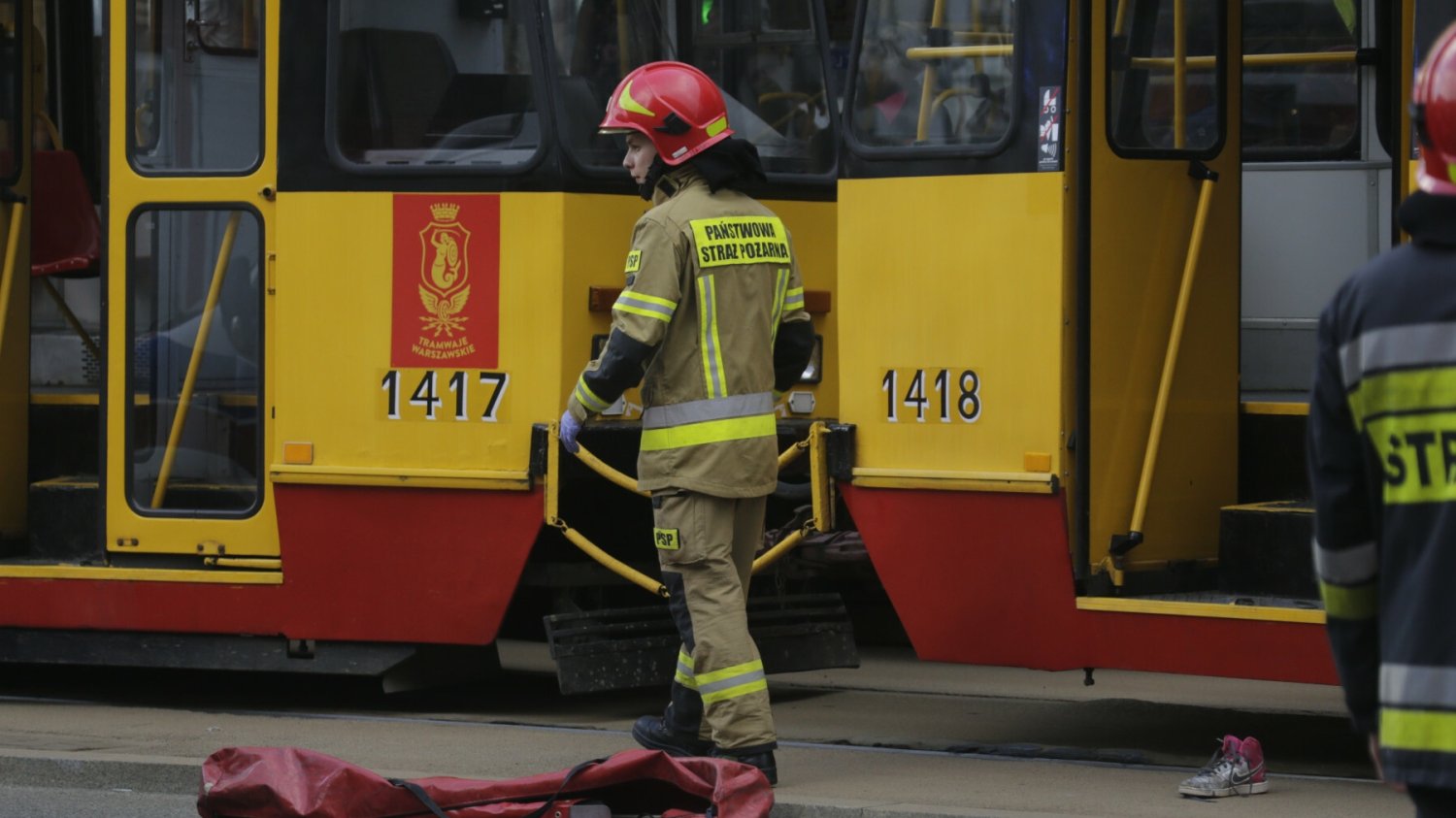 Tramwaj potrącił mężczyznę w Warszawie. Motorniczy miał tego nie zauważyć.