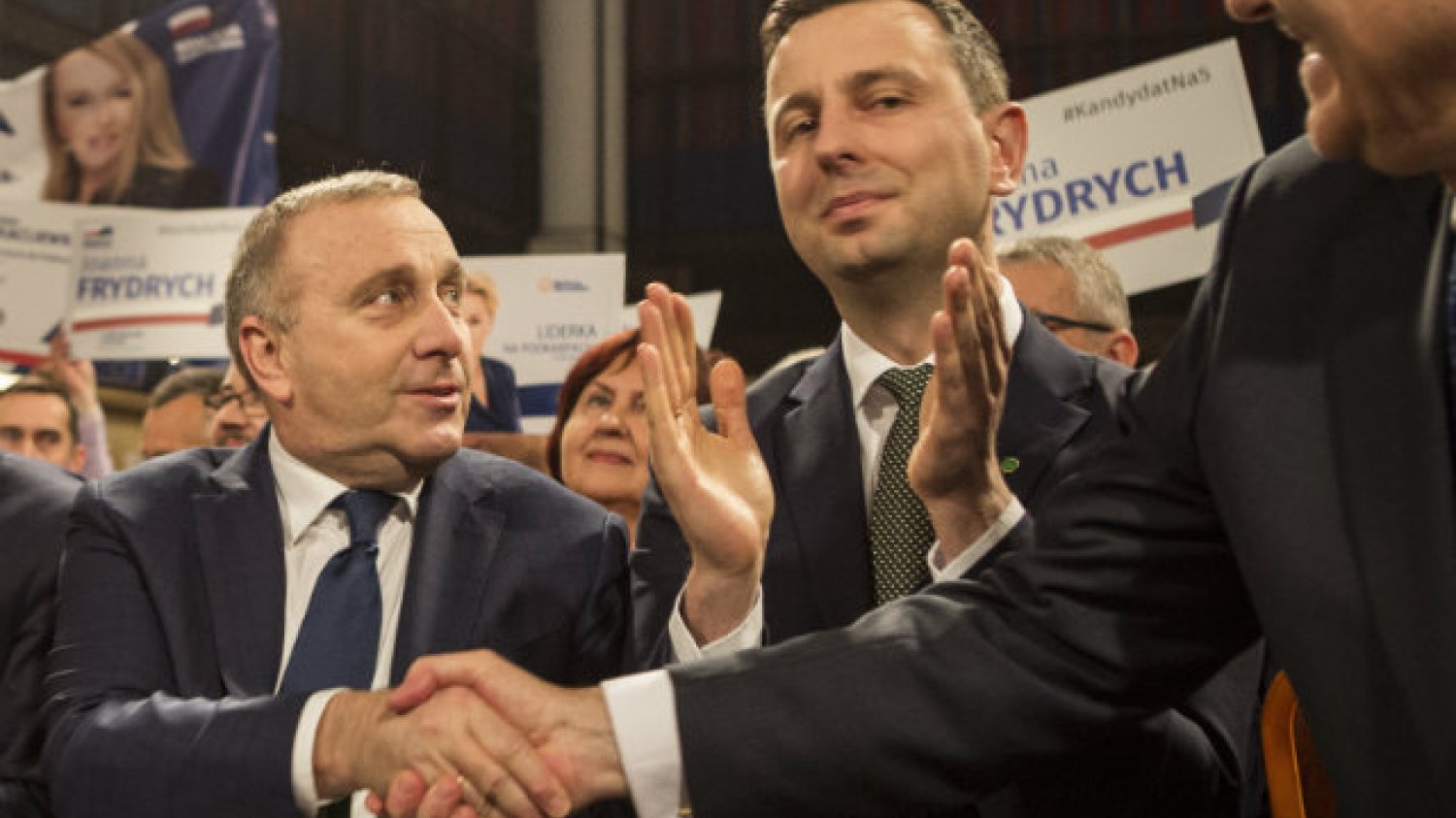 PO i PSL miały dogadać się w sprawie koalicji przed wyborami parlamentarnymi. Takie nieoficjalne informacje podaje dziennik "Rzeczpospolita".