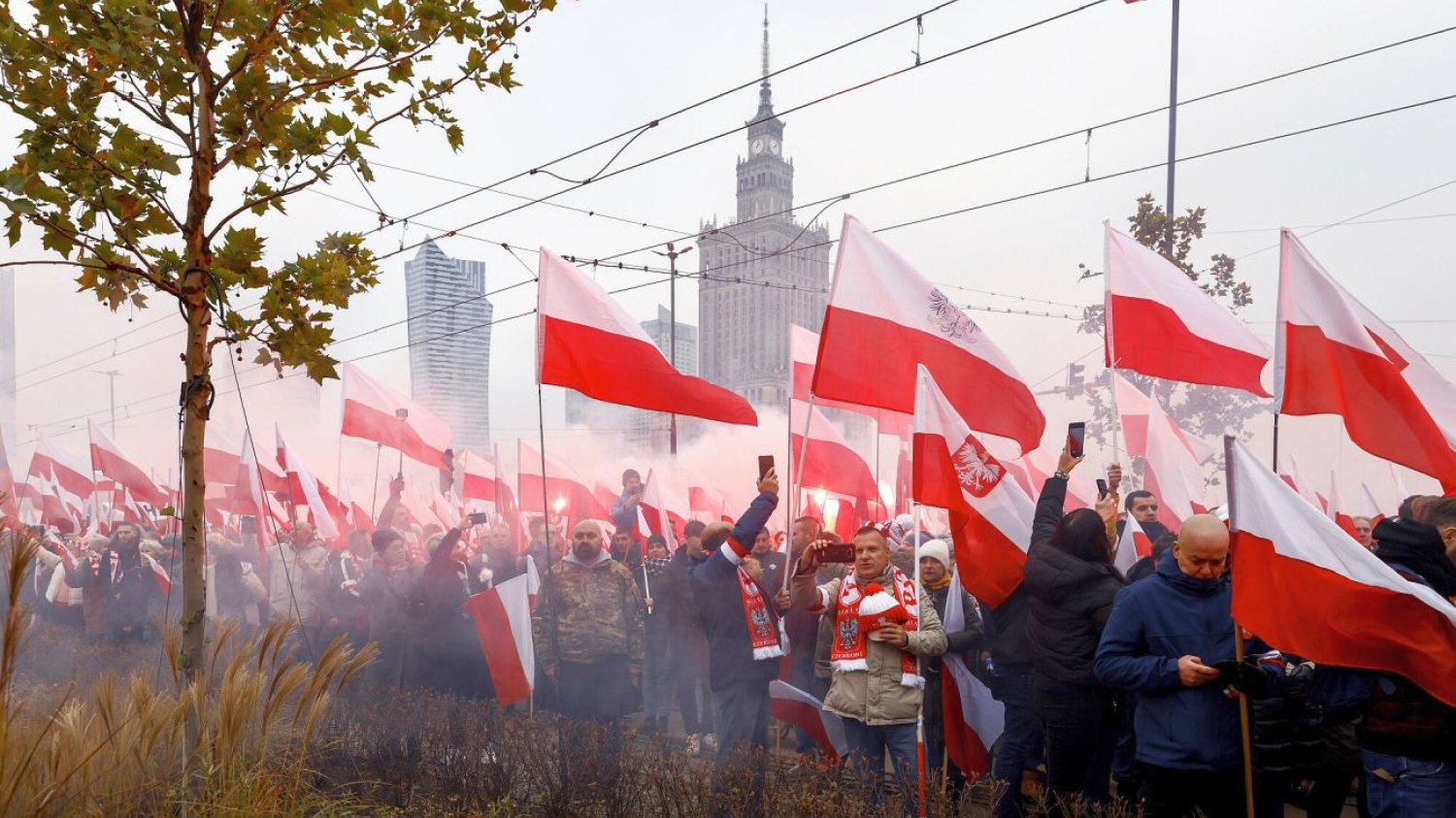 W Marszu Niepodległości w Warszawie maszerowało 90 tys. ludzi (według służb stolicy) lub 250 tys. ludzi (wedle organizatorów)