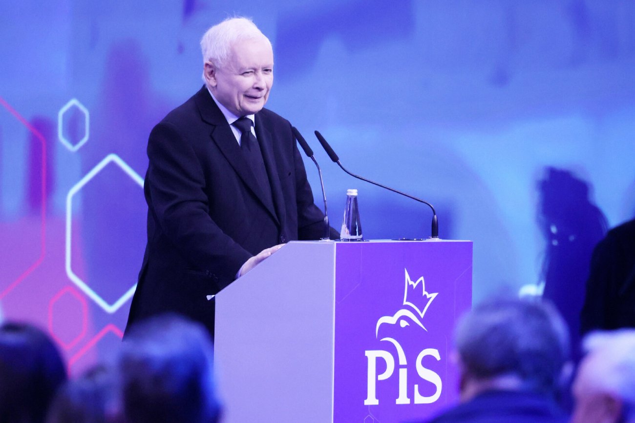 Kaczyński: 800 plus i darmowe leki dla seniorów i dzieci Nowe obietnice PiS