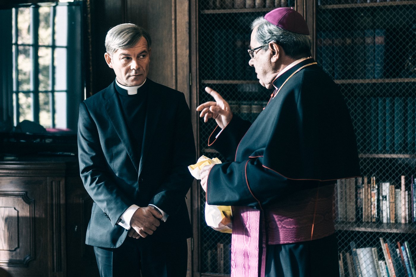 Widzowie masowo oglądają "Kler" Wojciecha Smarzowskiego