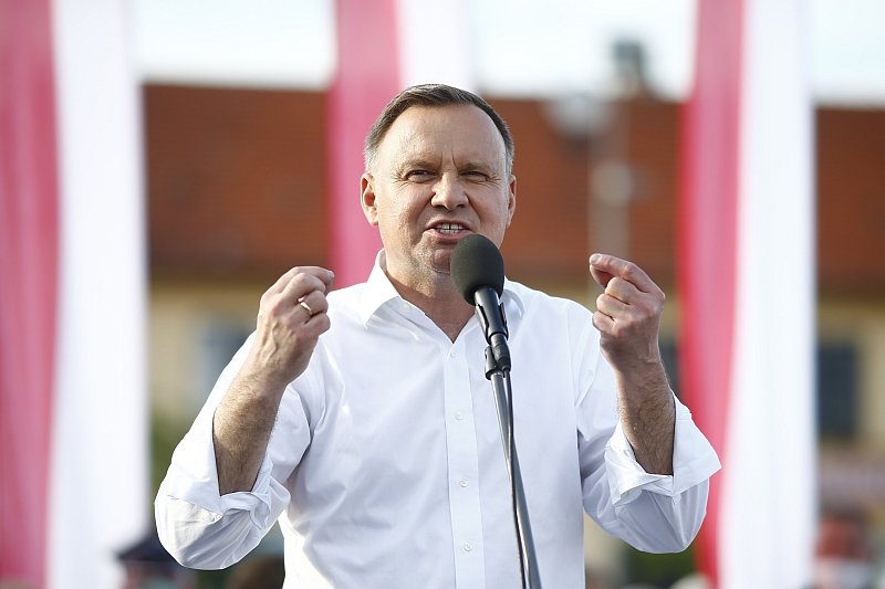 Sztabowcy Andrzeja Dudy zapowiedzieli pozwanie Rafała Trzaskowskiego w trybie wyborczym.