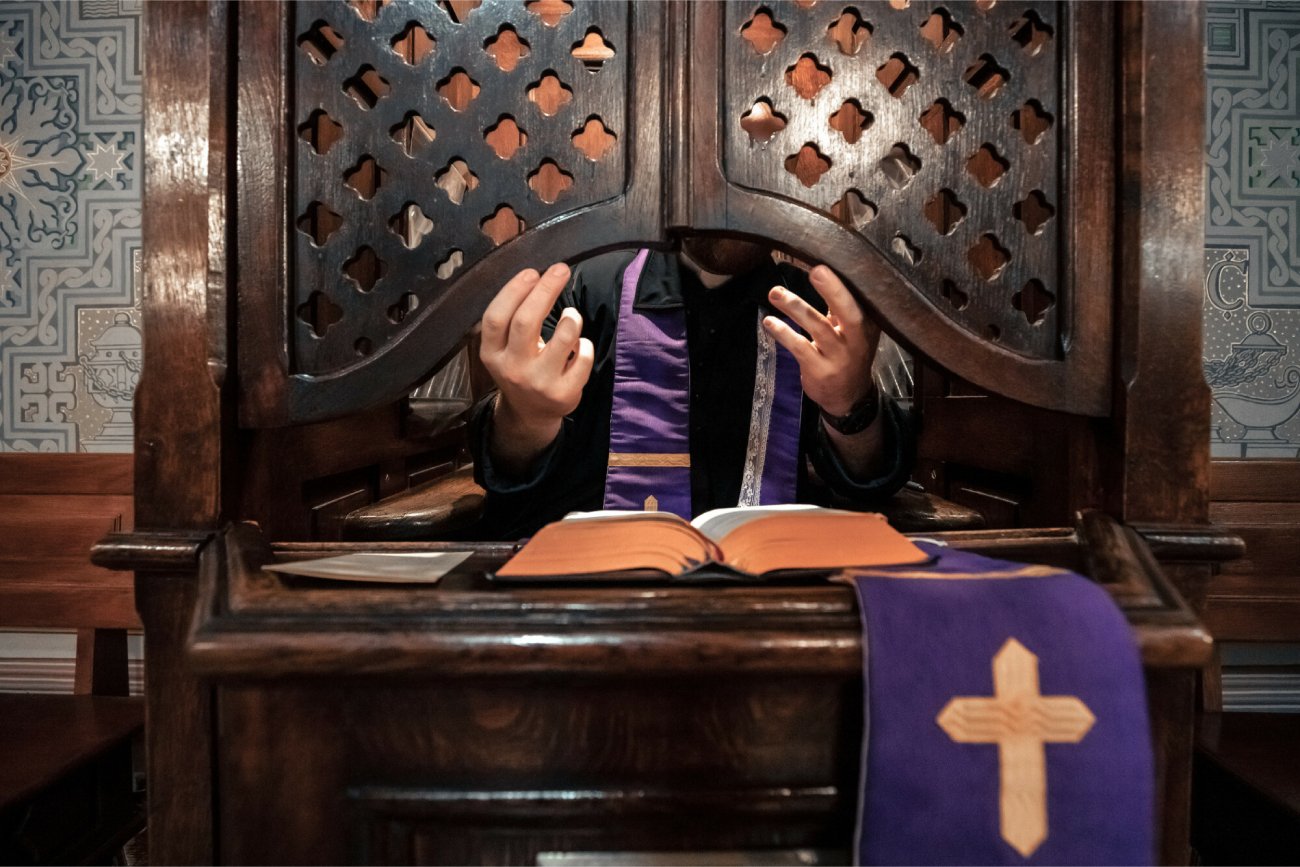 Ksiądz spod Jasła zatrzymany. Miał w komputerze pornografię z nieletnimi