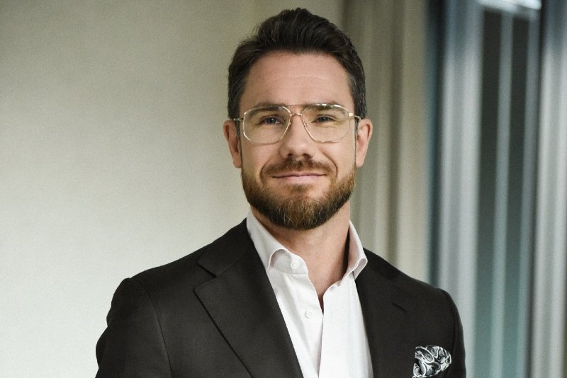 W swojej najnowszej książce doktor Mateusz Grzesiak zabierze Cię w podróż do prawdziwej pewności siebie. Takiej, której można się nauczyć i o którą warto się postarać, ponieważ da Ci możliwości pozwalające na samorealizację i wielowymiarowy rozwój