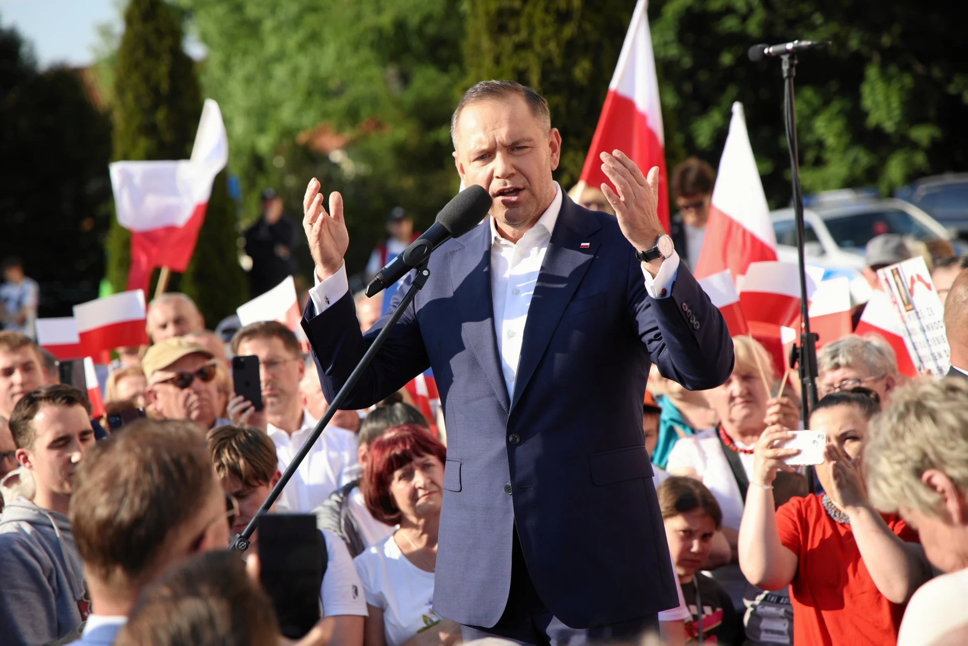 Karol Nawrocki podczas spotkania z wyborcami w trakcie kampanii prezydenckiej, Lubartów, 6 maja 2025 r. Karol Nawrocki podczas spotkania z wyborcami w trakcie kampanii prezydenckiej, Lubartów, 6 maja 2025 r.