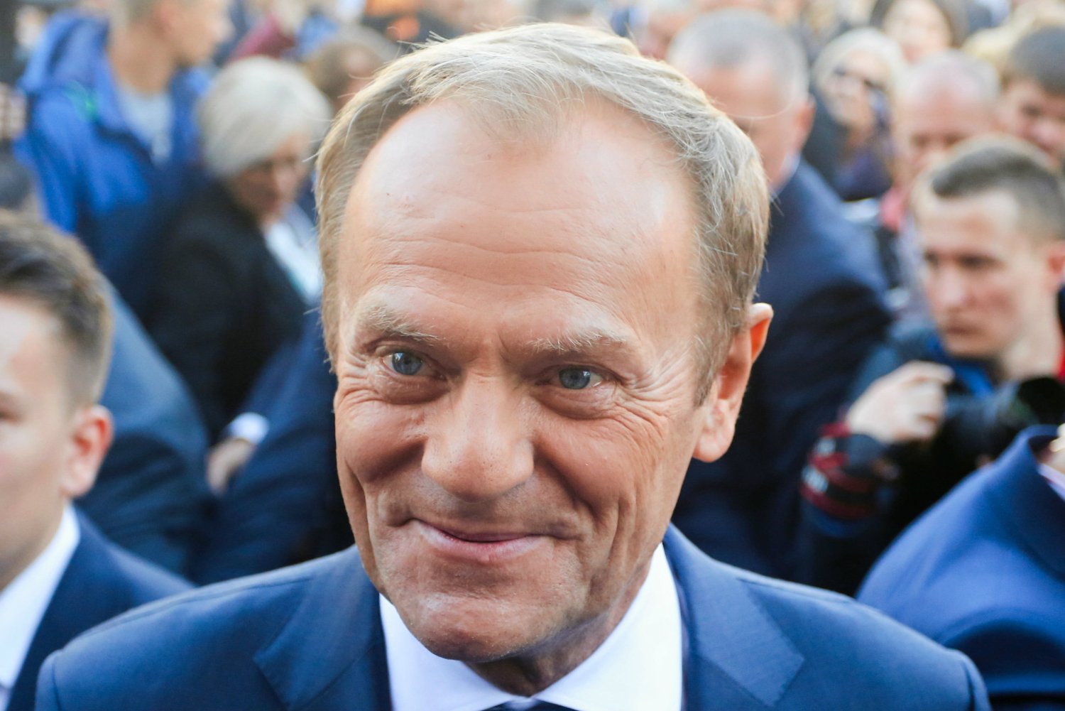 Donald Tusk powiedział dziennikarzom o najlepszym rozwiązaniu dla Polski ws. sporu z Komisją Europejską.