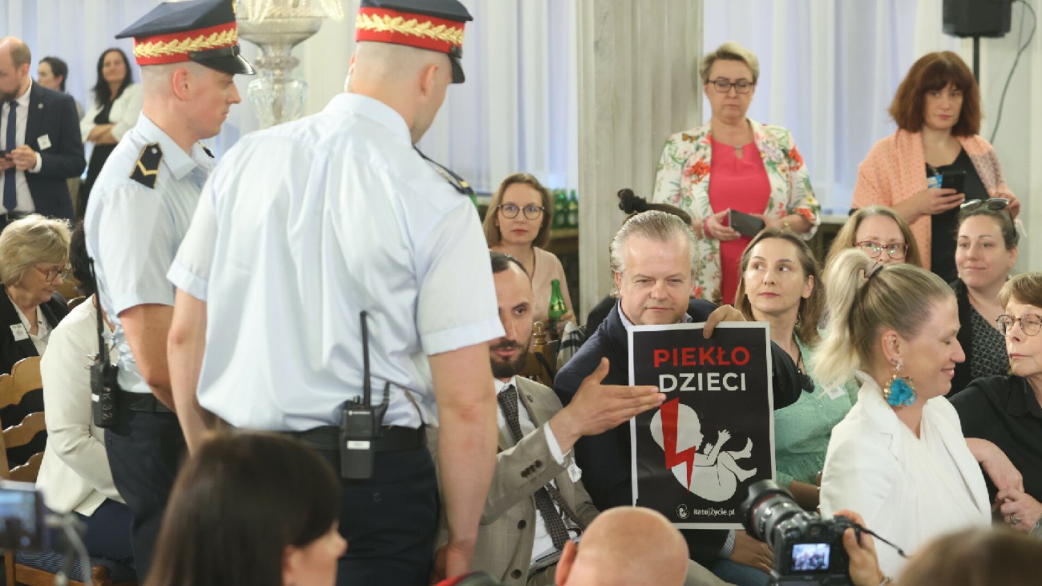 Awantura na komisji ws. aborcji. Interweniowała Straż Marszałkowska.