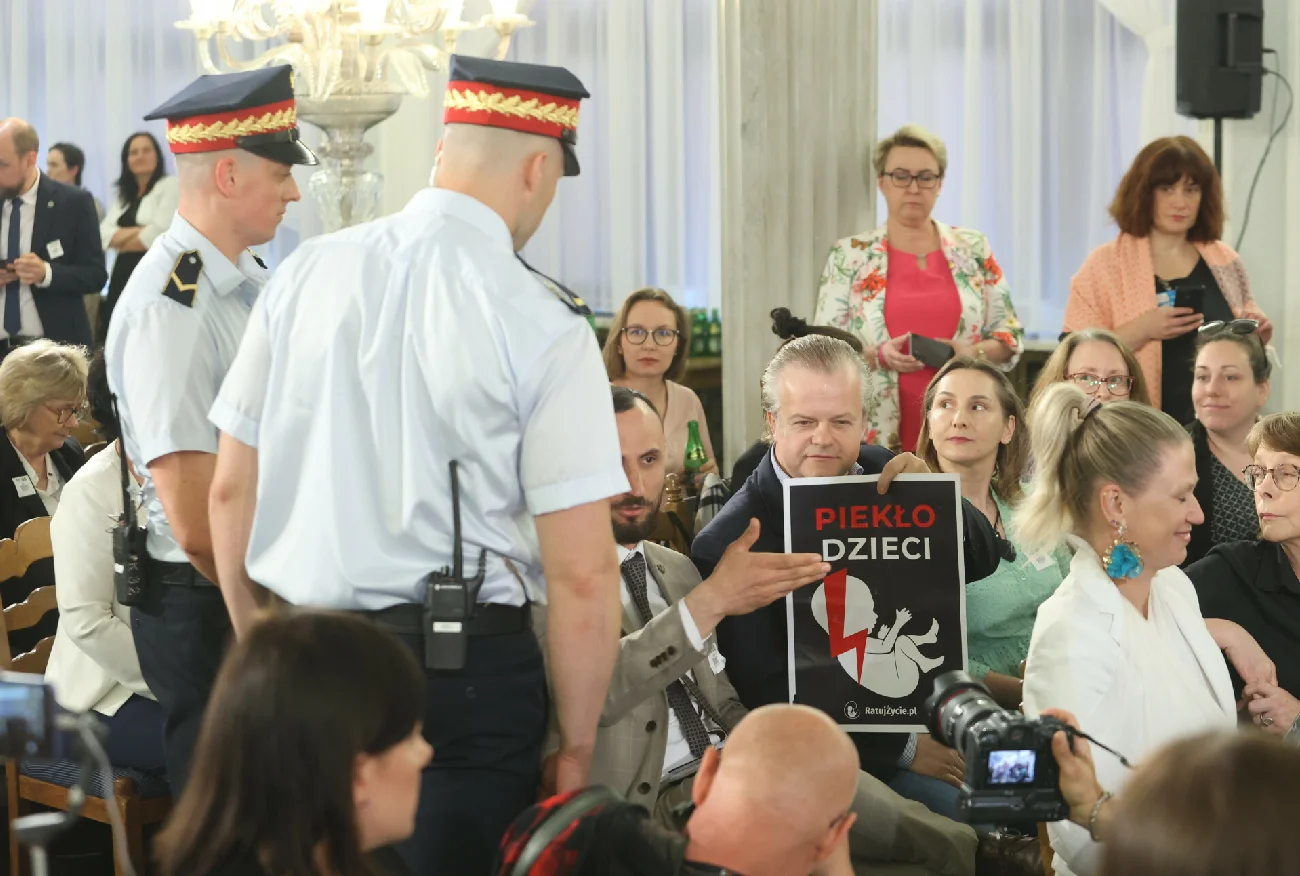 Awantura na komisji ws. aborcji. Interweniowała Straż Marszałkowska.