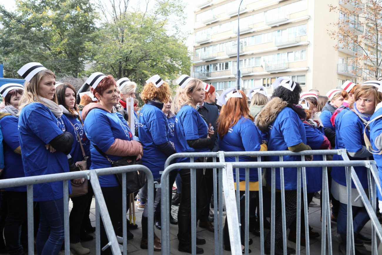 Pielęgniarki zamierzają manifestować przed Sejmem 22 i 23 czerwca. Chodzi o wywołanie presji na posłów, aby nie odrzucili korzystnych dla medyków poprawek Senatu do ustawy o minimalnych płacach w ochronie zdrowia.