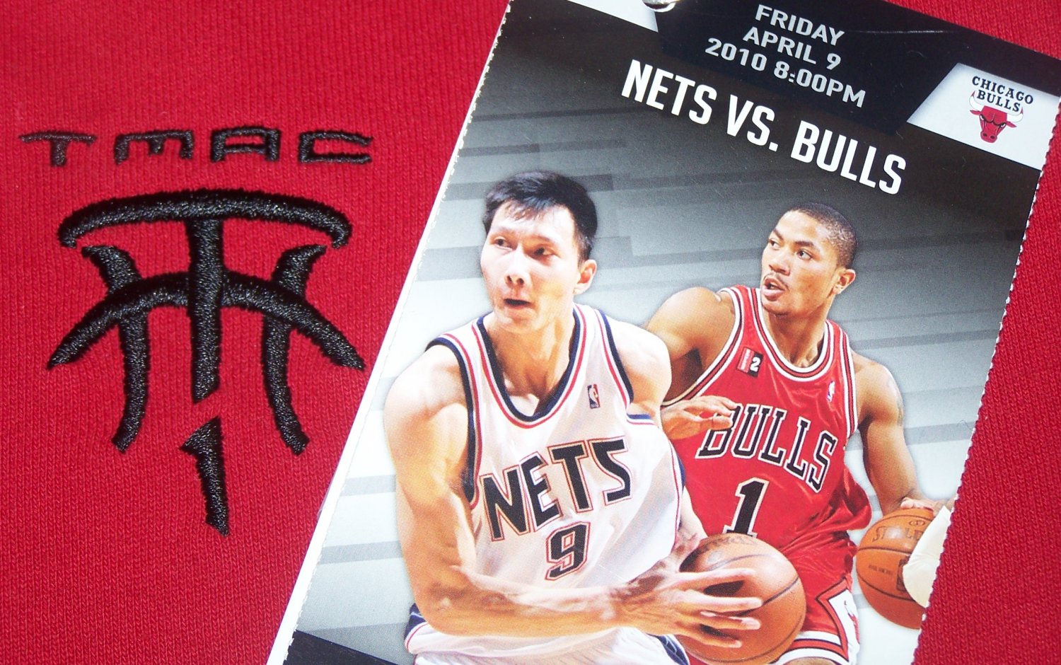 Bluza T-Maca i akredytacja z meczu Nets - Bulls z czasów gdy McGrady i Yi Jianlian grali jeszcze w NBA