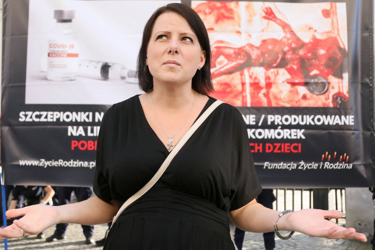 Kaja Godek wysłała posłance Lewicy Beacie Maciejewskiej misia z listem o poparcie ustawy anty-LGBT.