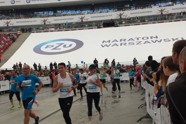 Sylwia Stachowicz przed metą w "Biegu na piątkę"