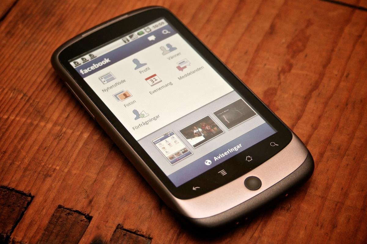 Facebook chce stworzyć swój własny telefon komórkowy