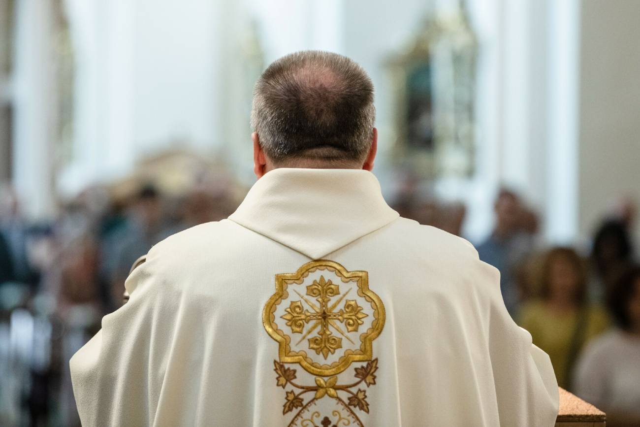 Kuria chciała badać orientację seksualną ofiary księdza pedofila