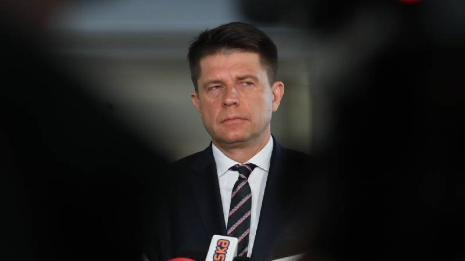 Ryszard Petru przypomina o sobie wymownym komentarzem na temat zastanawiającego zbiegu okoliczności ws terminu. lockdownu i rocznicy katastrofy smoleńskiej.