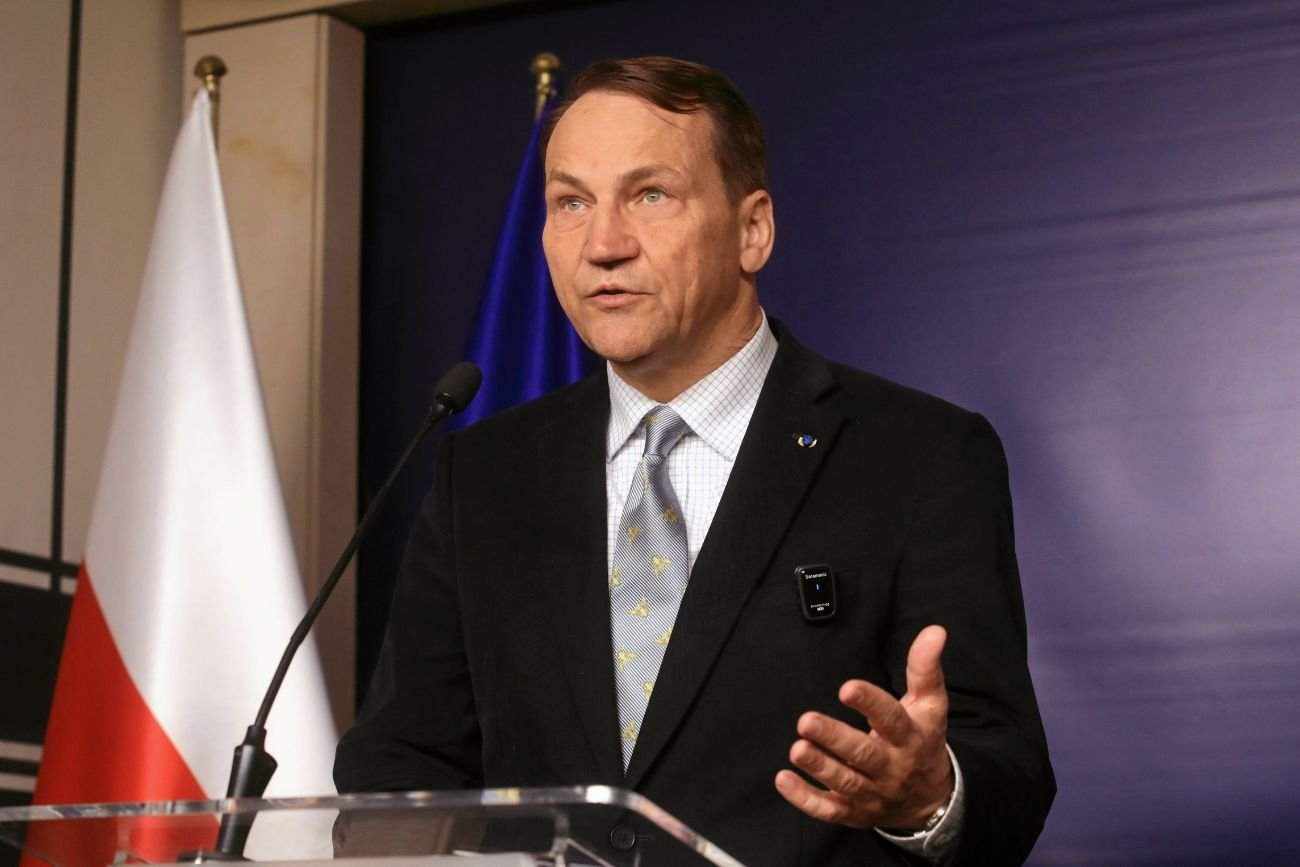 Sikorski uderzył w Dudę za słowa o Bąkiewiczu. Wytknął nie tylko dotacje od PiS