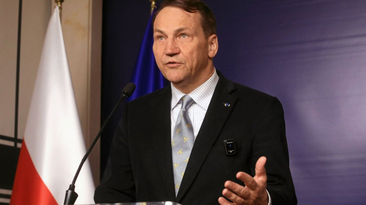 Mocne słowa Radosława Sikorskiego. Uderzył w Dudę za chwalenie Bąkiewicza Radosław Sikorski