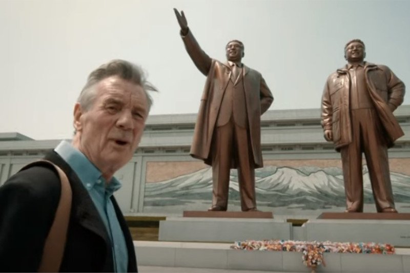 Michael Palin opisał swoje przygody w Korei Północnej.