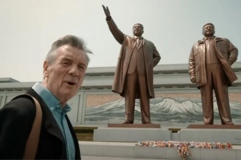 Michael Palin opisał swoje przygody w Korei Północnej.