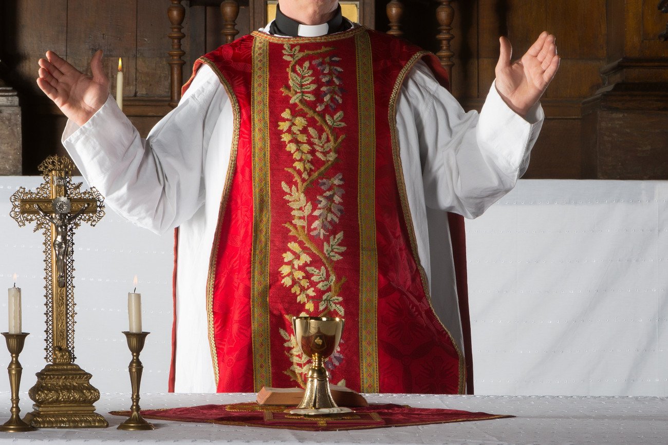 Sąd zmienił kwalifikację czynu w głośnej sprawie dotyczącej awantury na plebanii w Mnichowie.
