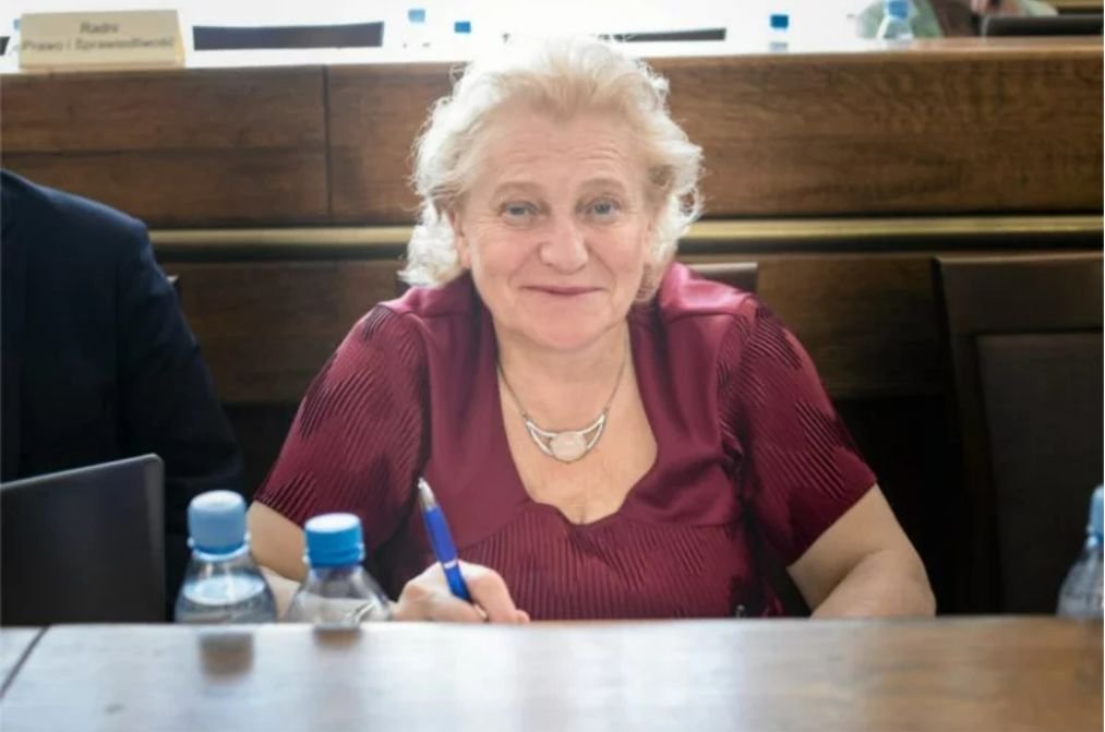 Była radna Prawa i Sprawiedliwości Anna Jaśkowska, która została w przeszłości skazana prawomocnym wyrokiem za zniesławienie Tadeusza Mazowieckiego, nie będzie musiała przepraszać jego rodziny.