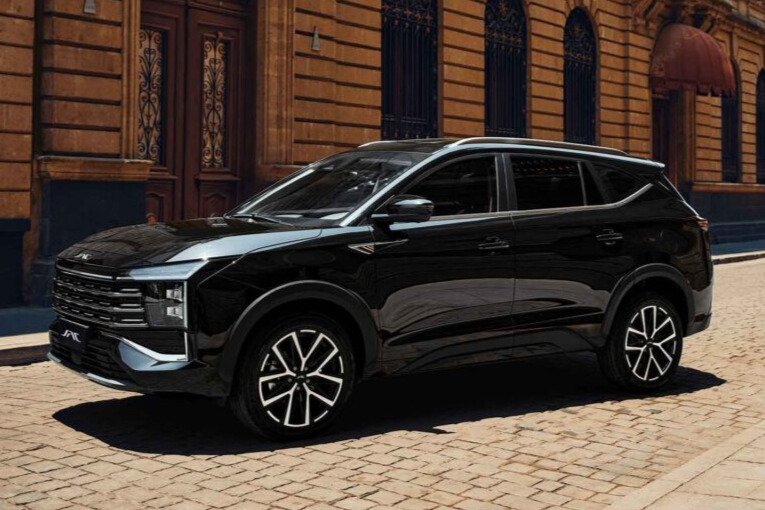 JAC JS8 Pro to Moskwicz 8. Jaką ma cenę w Polsce? JAC JS8 Pro w Rosji jest sprzedawany jako Moskwicz 8