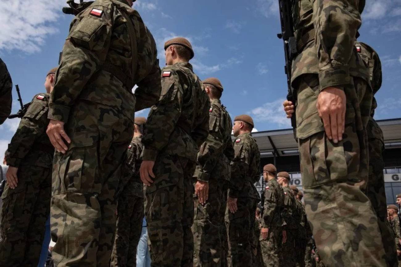 Ośmiu żołnierzy z 6. Batalionu Dowodzenia w Krakowie wręczało po kilka tysięcy złotych łapówki, aby jechać na misję do Kosowa