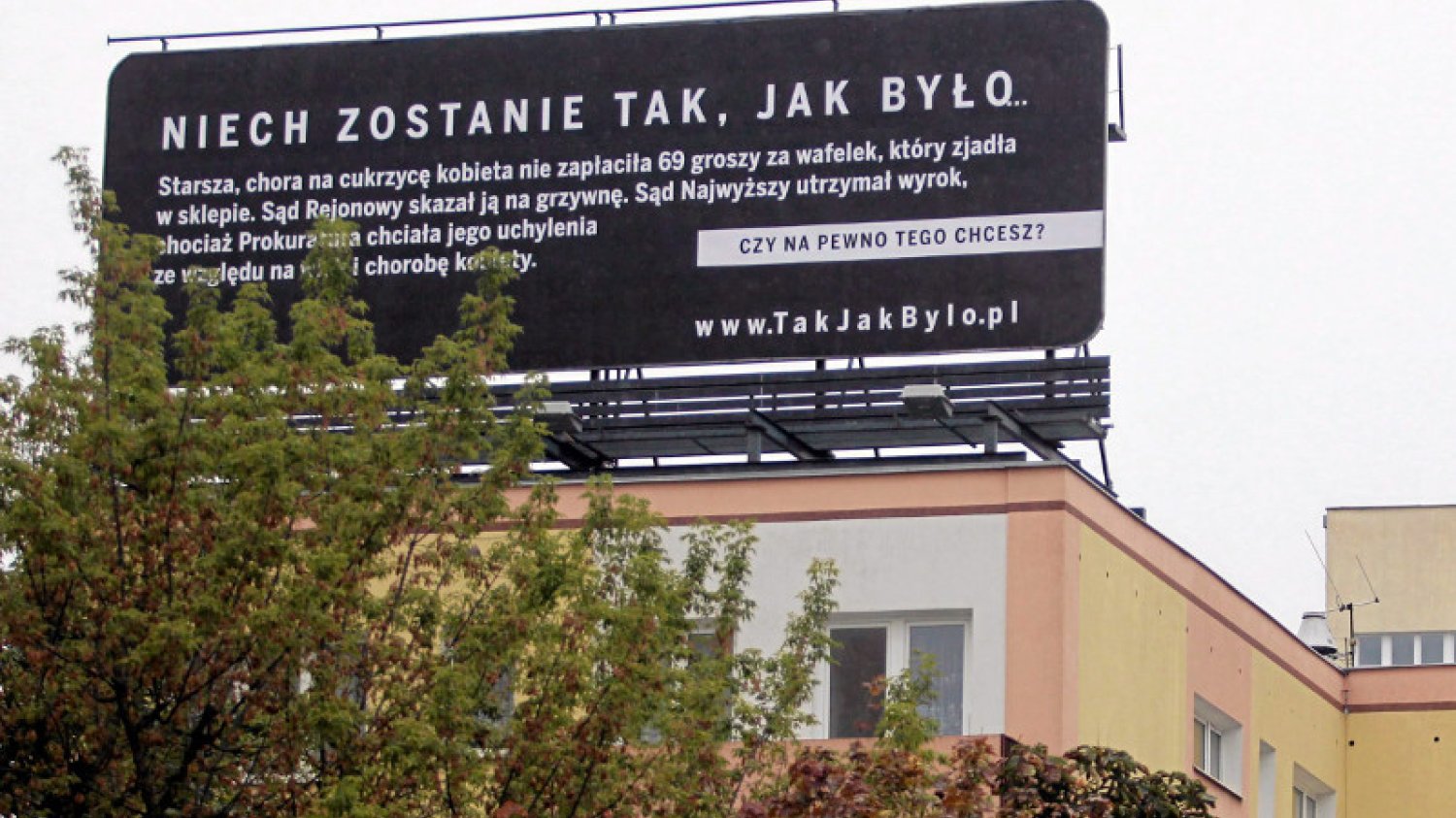 Historia z tego plakatu to taka sama prawda, jak ta o sądzie w Świdnicy, który zwolnił pedofila.