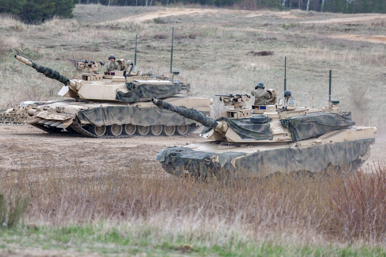 Pokaz amerykańskich czołgów Abrams na poligonie w Drawsku Pomorskim