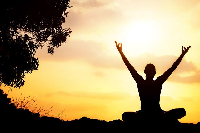 Pilates wpływa pozytywnie na zakresy ruchu, koordynację mięśniową, poprawia oddech.