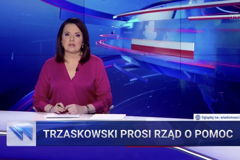 Rafał Trzaskowski, kandydat KO na prezydenta, jest antybohaterem "Wiadomości" TVP. Pod niebiosa wychwalany jest za to popierany przez PiS Andrzej Duda.