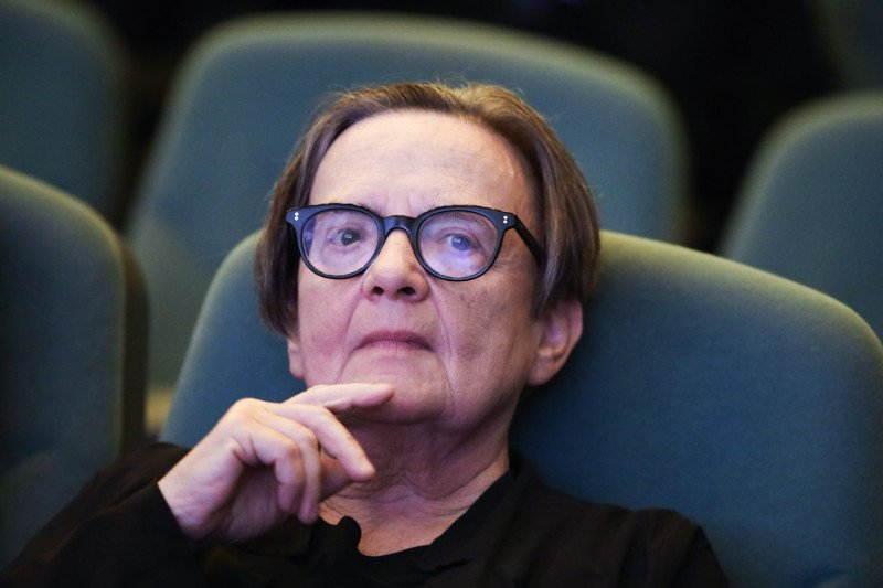 Agnieszka Holland wyznała, że jest większą zwolenniczką kandydatury Szymona Hołowni niż Roberta Biedronia.