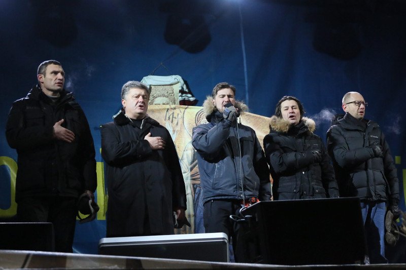 25.01.2013 – liderzy opozycji śpiewają hymn na Majdanie.