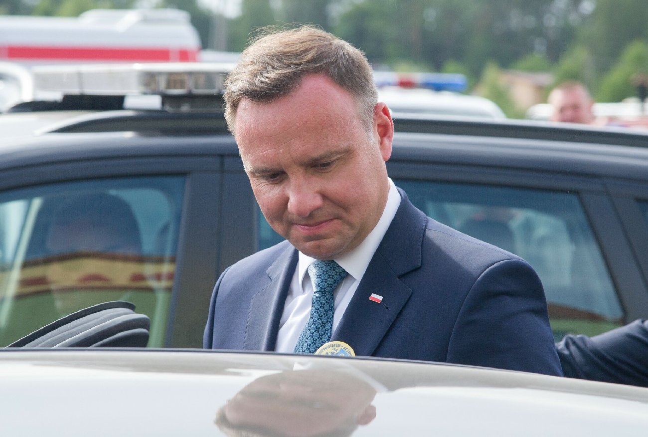 Andrzej Duda popisał się zdjęciem z samochodu. Internauci dali mu popalić