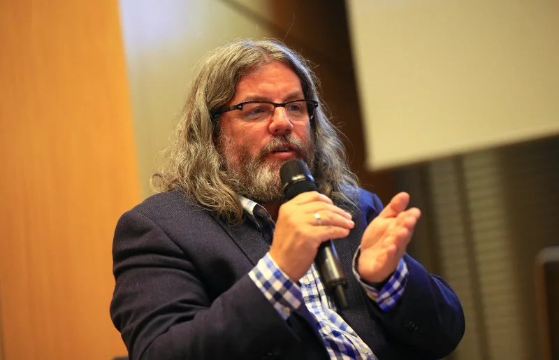 Piotr Niemczyk, ekspert od tajnych służb, napisał książkę o tym jak Polska zmienia się w państwo policyjne