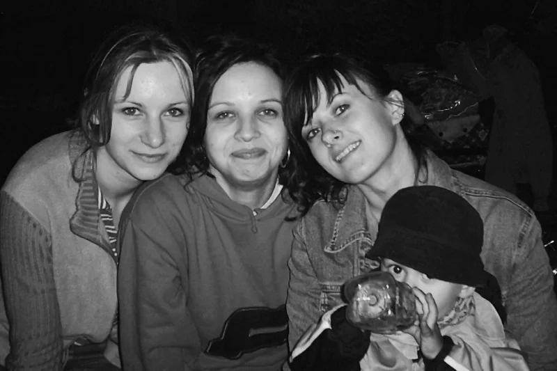 Od lewej: Aśka, Marta, Edyta z synkiem Szymonem. Dziewczyny miały wówczas po 22 lata