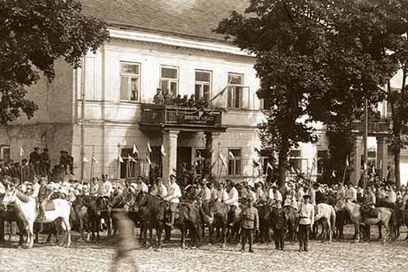 Defilada polskiej kawalerii w Sejnach, 1919 r.