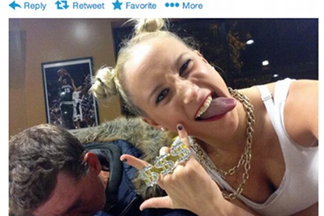 W internecie coraz popularniejsze są "selfies with homeless"