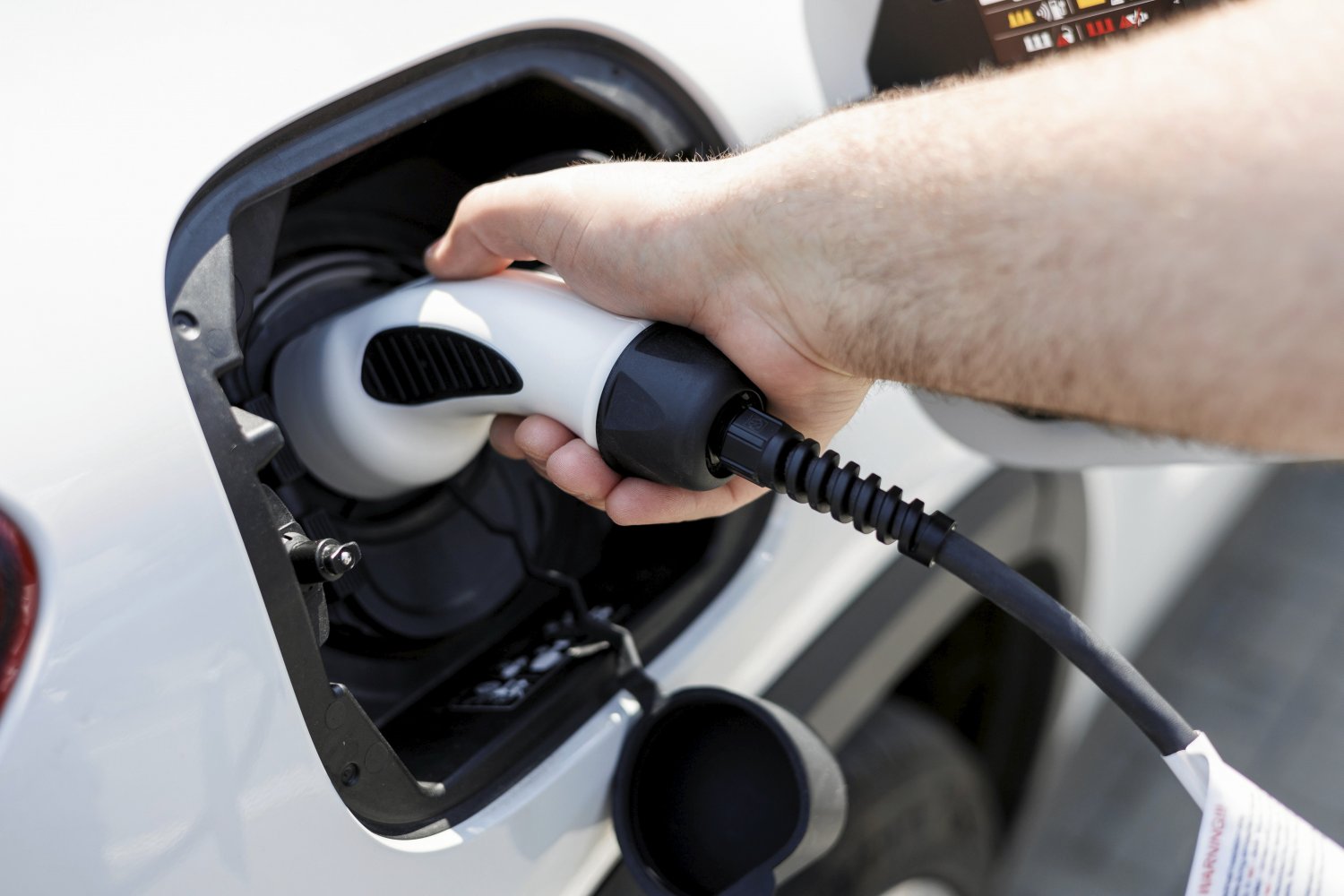 Ładowarka do samochodu przy bloku. Nowe przepisy