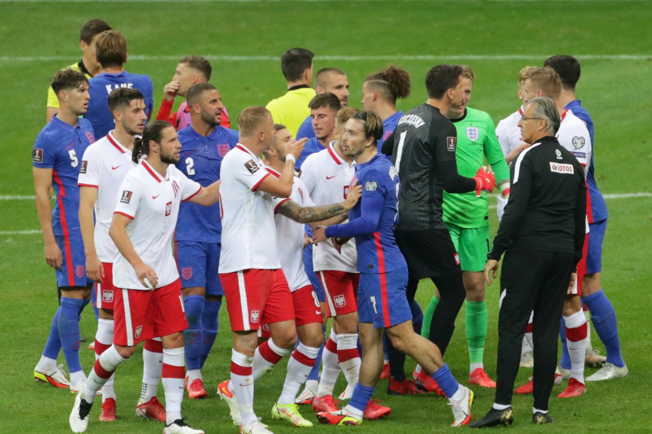 Anglicy mieli w przerwie meczu interweniować u komisarza FIFA i zarzucić Polakom rasistowskie zachowania.