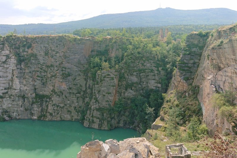 Pikniki, skoki do wody i samobójstwa. Kamieniołom Kantyna wciąż popularny