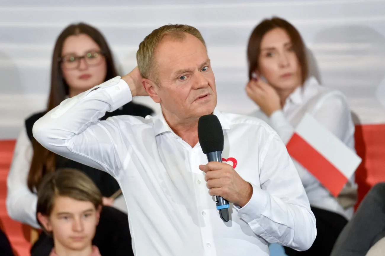 Zaskakujące wyniki sondażu. Polska scena polityczna ma nowego lidera. Wyniki nowe sondażu politycznego. PiS na prowadzeniu.
