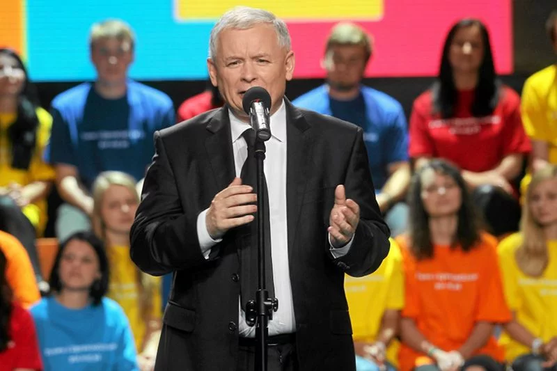 PiS w drugim sondażu z rzędu wyprzedza PO