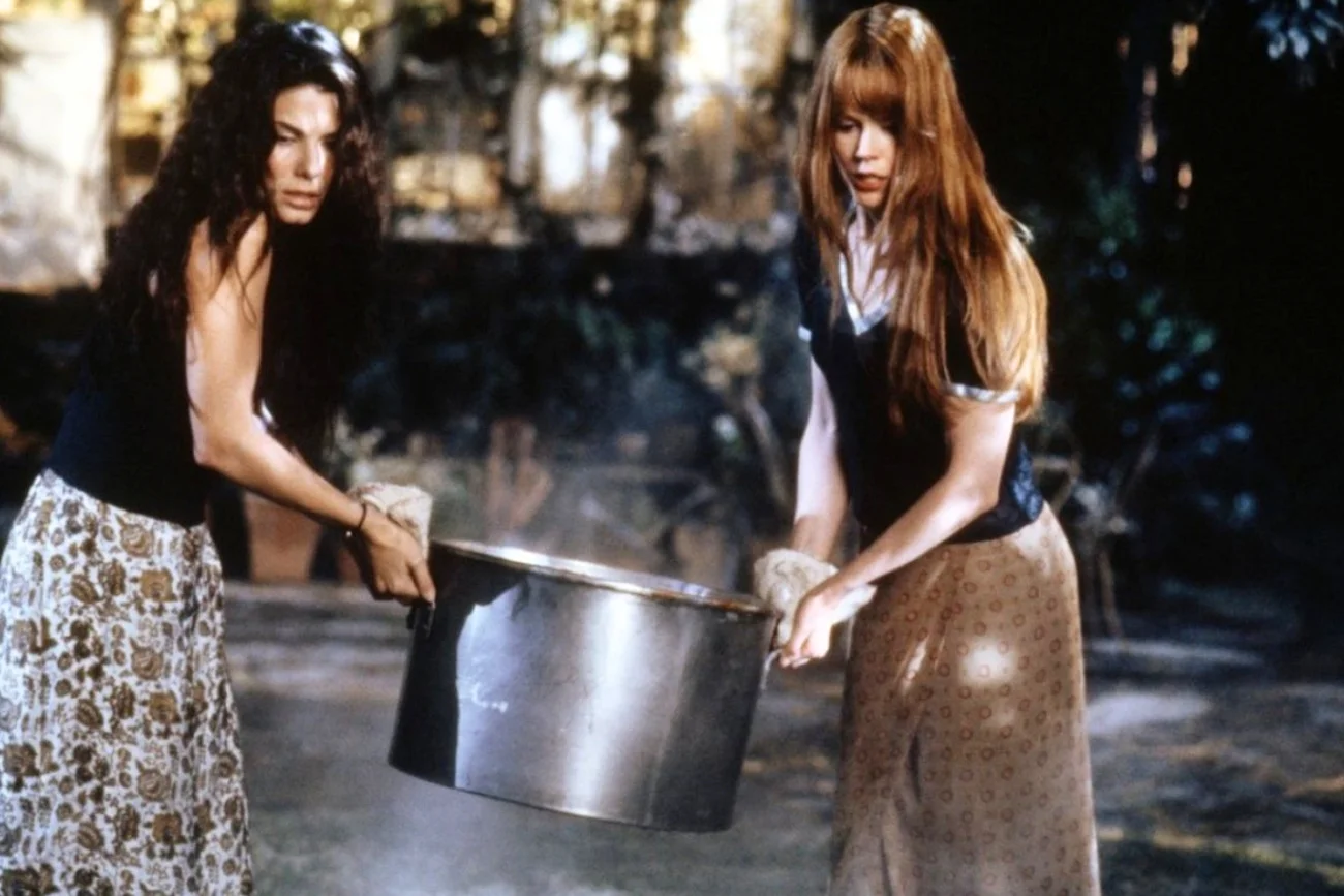 Sandra Bullock i Nicole Kidman w filmie "Totalna magia"