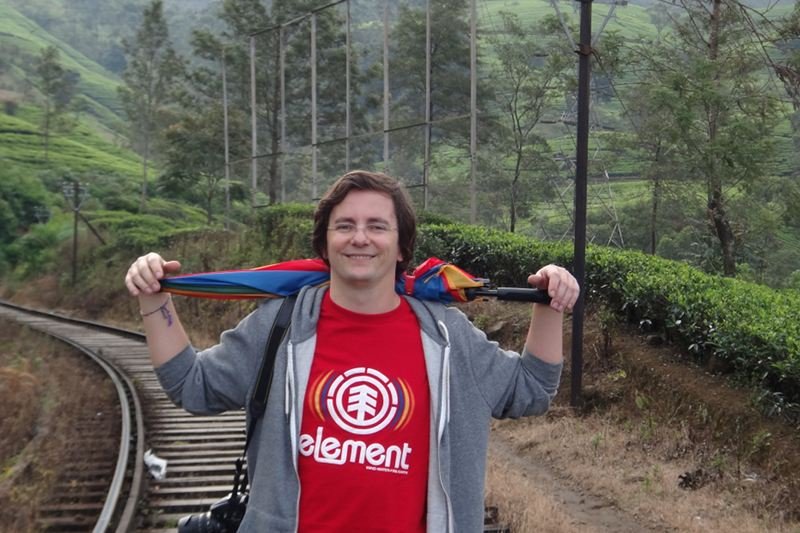 Czy latanie za złotówkę jest możliwe? "Przewoźnicy doszli do perfekcji w wyciąganiu kasy". Na zdjęciu Kamil Lodziński z Fly4free.