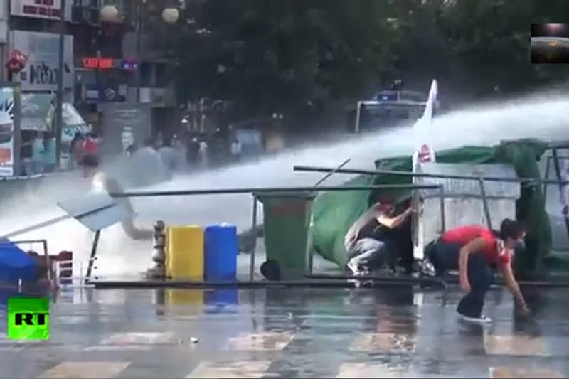 Zamieszki w Turcji są brutalnie tłumione przez policję. Ale to nie zamknie ust protestującym.