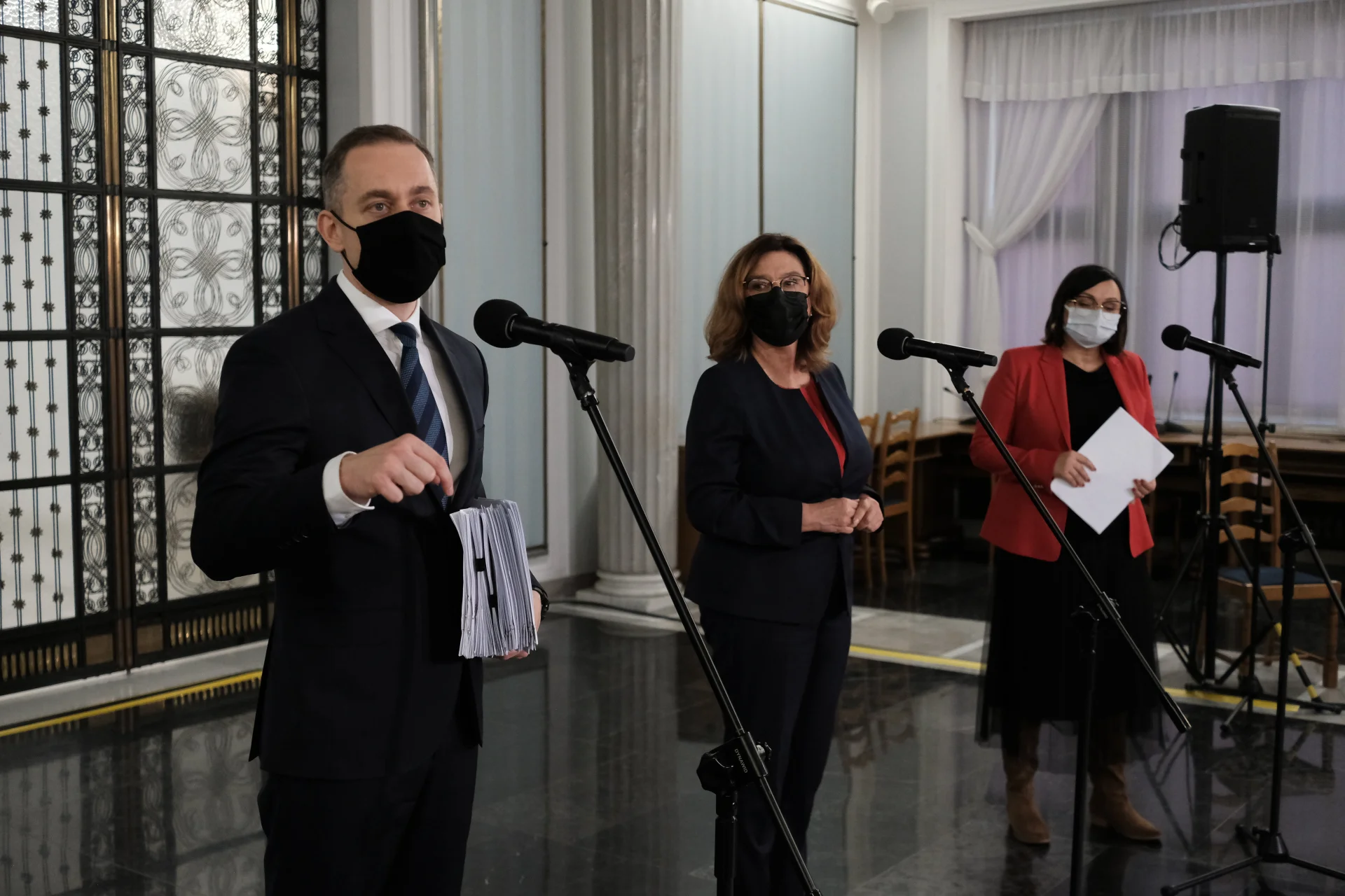 Klub parlamentarny KO ustalił stanowisko ws. tego, jak traktować decyzję TK Julii Przyłębskiej o aborcji. Klub parlamentarny KO ustalił stanowisko ws. tego, jak traktować decyzję TK Julii Przyłębskiej o aborcji.