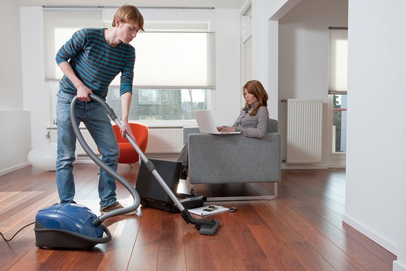 Mężczyźni pracują w domu o 9 minut dłużej dziennie niż 30 lat temu