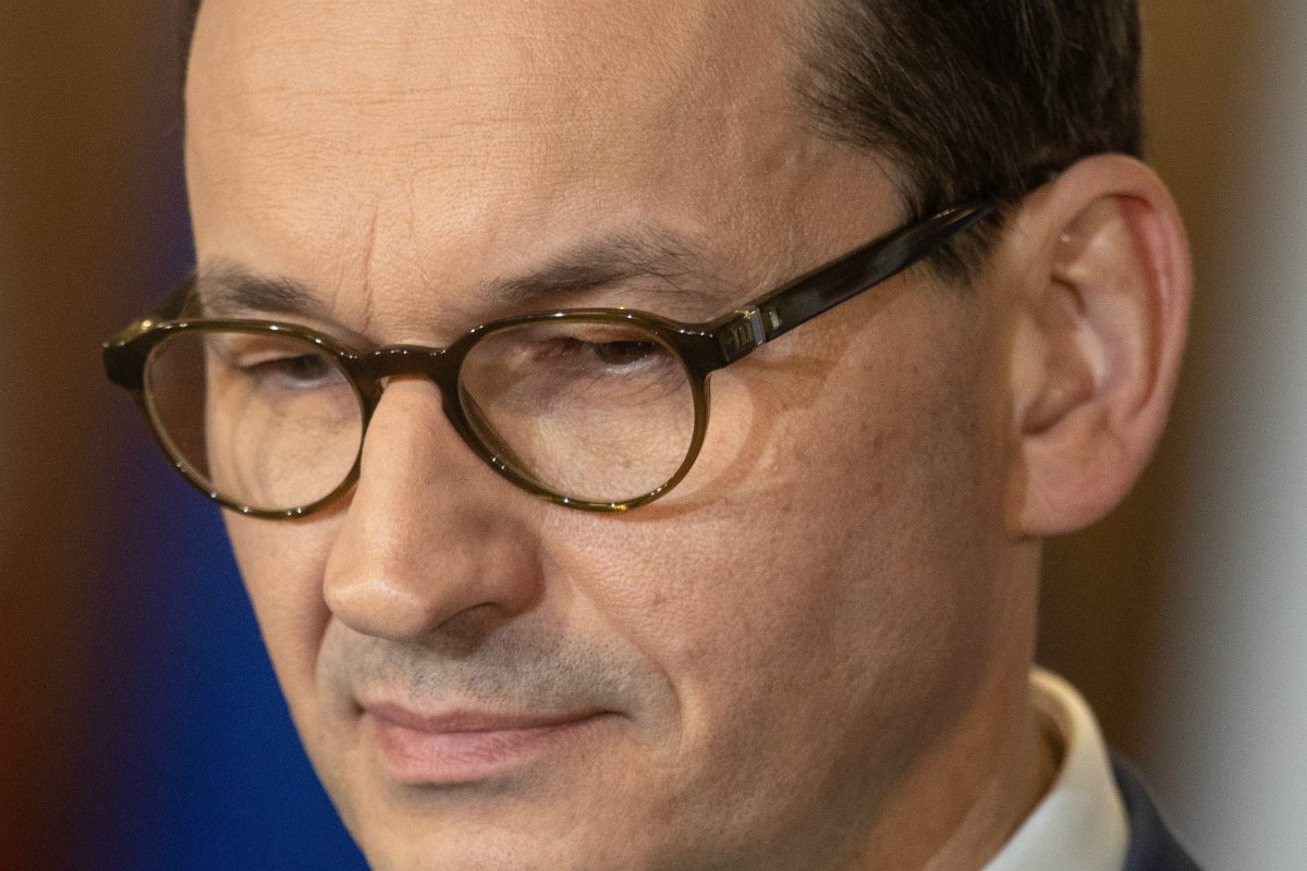 Konrad Piasecki zapytał w kontekście działki Morawieckich, jaki sens ma przepisywanie własności małżonkom.